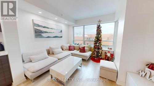 406 - 2220 Lake Shore Boulevard W, Toronto, ON - Indoor Photo Showing Living Room