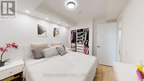 406 - 2220 Lake Shore Boulevard W, Toronto, ON - Indoor Photo Showing Bedroom