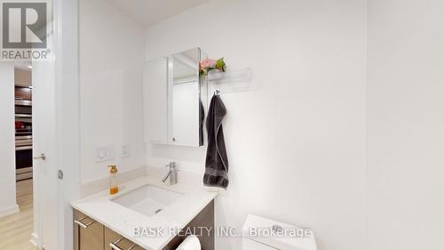 406 - 2220 Lake Shore Boulevard W, Toronto, ON - Indoor Photo Showing Bathroom