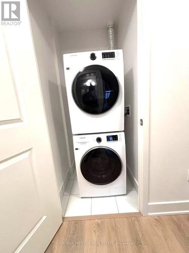 1301 - 204 Burnhamthorpe Road E, Mississauga, ON - Indoor Photo Showing Laundry Room