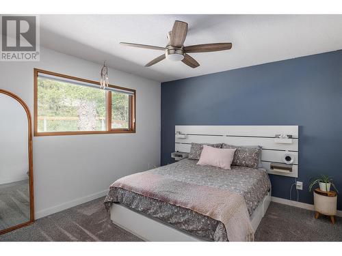 587 Mountain Drive, Vernon, BC - Indoor Photo Showing Bedroom