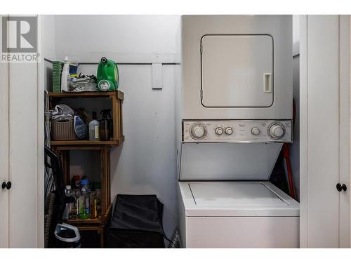 587 Mountain Drive, Vernon, BC - Indoor Photo Showing Laundry Room