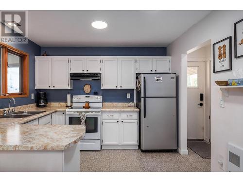 587 Mountain Drive, Vernon, BC - Indoor Photo Showing Kitchen With Double Sink