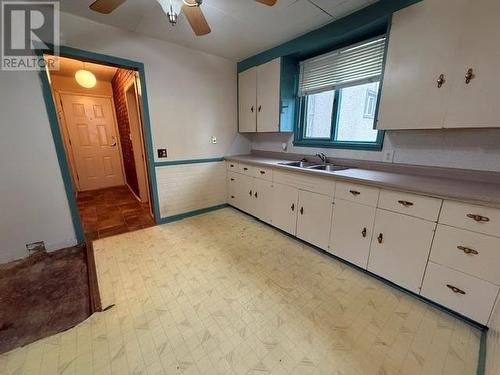 637 72Nd Avenue, Grand Forks, BC - Indoor Photo Showing Kitchen With Double Sink