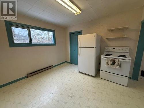 637 72Nd Avenue, Grand Forks, BC - Indoor Photo Showing Kitchen