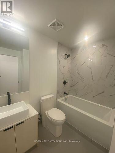 1807 - 10 Graphophone Grove, Toronto, ON - Indoor Photo Showing Bathroom