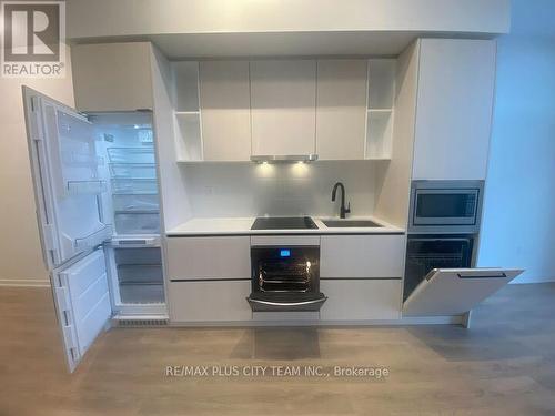 1807 - 10 Graphophone Grove, Toronto, ON - Indoor Photo Showing Kitchen