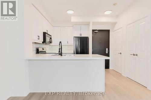 2010 - 70 Absolute Avenue, Mississauga, ON - Indoor Photo Showing Kitchen