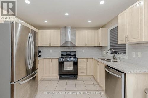 91 Sewells Lane, Brampton, ON - Indoor Photo Showing Kitchen With Stainless Steel Kitchen With Double Sink