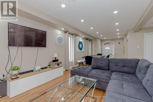 91 Sewells Lane, Brampton, ON - Indoor Photo Showing Living Room