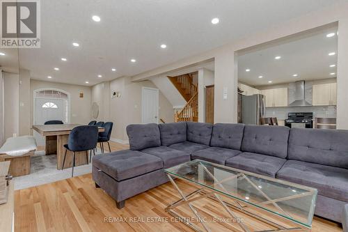 91 Sewells Lane, Brampton, ON - Indoor Photo Showing Living Room