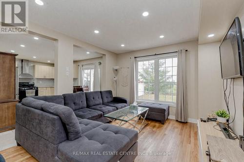 91 Sewells Lane, Brampton, ON - Indoor Photo Showing Living Room