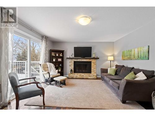 2650 30 Avenue Ne, Salmon Arm, BC - Indoor Photo Showing Living Room With Fireplace