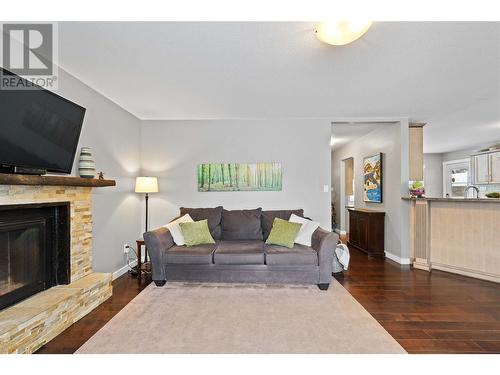 2650 30 Avenue Ne, Salmon Arm, BC - Indoor Photo Showing Living Room With Fireplace