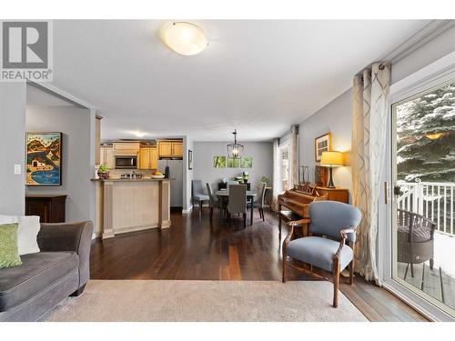 2650 30 Avenue Ne, Salmon Arm, BC - Indoor Photo Showing Living Room