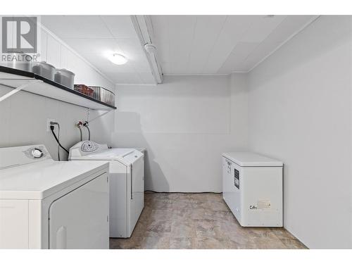 2650 30 Avenue Ne, Salmon Arm, BC - Indoor Photo Showing Laundry Room