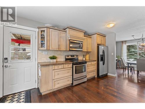 2650 30 Avenue Ne, Salmon Arm, BC - Indoor Photo Showing Kitchen