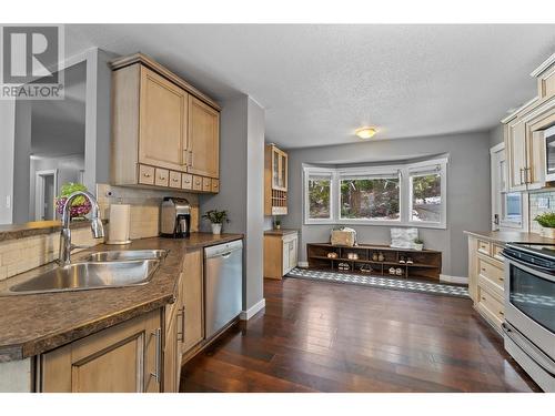 2650 30 Avenue Ne, Salmon Arm, BC - Indoor Photo Showing Kitchen With Double Sink