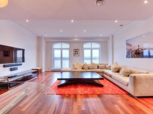 Salon - 404-1000 Rue De La Commune E., Montréal (Ville-Marie), QC - Indoor Photo Showing Living Room