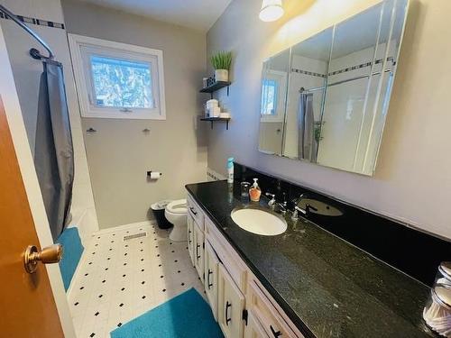 505 Dalhousie Drive, Thunder Bay, ON - Indoor Photo Showing Bathroom