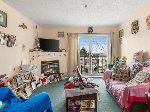 406-3855 11Th Ave, Port Alberni, BC - Indoor Photo Showing Living Room With Fireplace