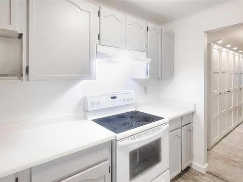 105-1010 Bristol Rd, Saanich, BC - Indoor Photo Showing Kitchen