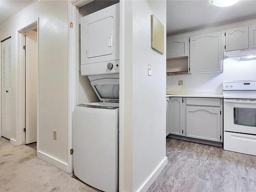 105-1010 Bristol Rd, Saanich, BC - Indoor Photo Showing Laundry Room