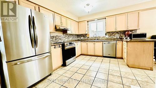 240 Purple Sage Crescent, Kitchener, ON - Indoor Photo Showing Kitchen