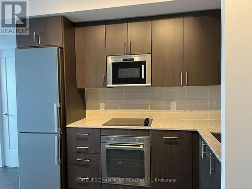 2005 - 2550 Simcoe Street N, Oshawa, ON - Indoor Photo Showing Kitchen With Stainless Steel Kitchen