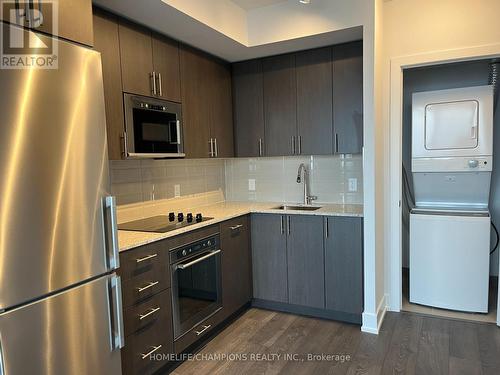 2005 - 2550 Simcoe Street N, Oshawa, ON - Indoor Photo Showing Kitchen With Stainless Steel Kitchen