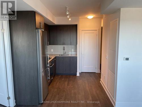 2005 - 2550 Simcoe Street N, Oshawa, ON - Indoor Photo Showing Kitchen