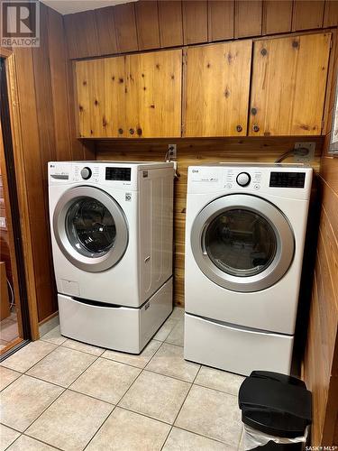 74 Nunn Street, La Ronge, SK - Indoor Photo Showing Laundry Room