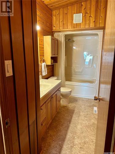 74 Nunn Street, La Ronge, SK - Indoor Photo Showing Bathroom