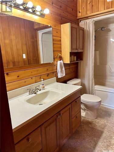 74 Nunn Street, La Ronge, SK - Indoor Photo Showing Bathroom