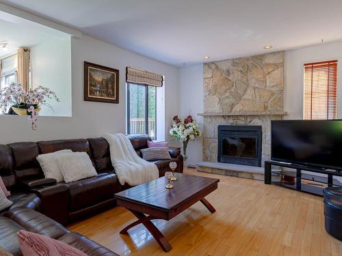 Salle familiale - 1075 Rue Renoir, Brossard, QC - Indoor Photo Showing Living Room With Fireplace