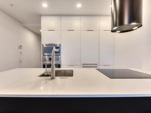 Kitchen - 1405-1 Boul. De Maisonneuve O., Montréal (Ville-Marie), QC - Indoor Photo Showing Kitchen With Double Sink With Upgraded Kitchen