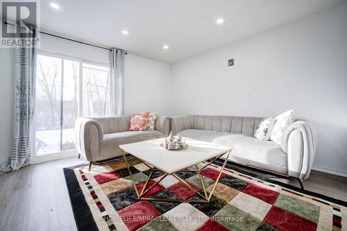 53 - 40 Imperial Road N, Guelph, ON - Indoor Photo Showing Living Room