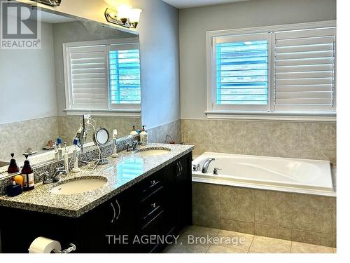 292 Rymal Road W, Hamilton, ON - Indoor Photo Showing Bathroom