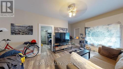 553 Quebec Street, London, ON - Indoor Photo Showing Living Room