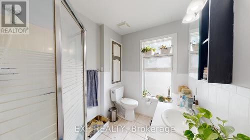 553 Quebec Street, London, ON - Indoor Photo Showing Bathroom