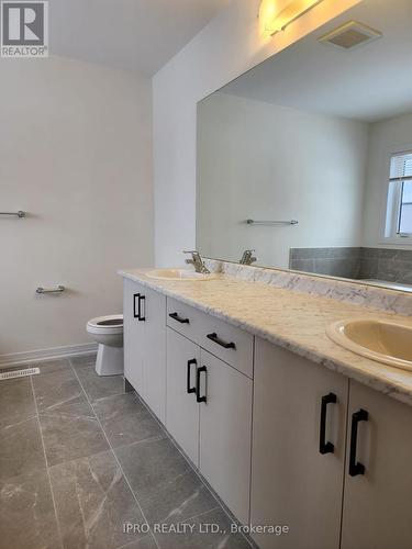 256 Velvet Way, Thorold, ON - Indoor Photo Showing Bathroom