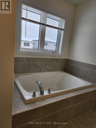 256 Velvet Way, Thorold, ON - Indoor Photo Showing Bathroom