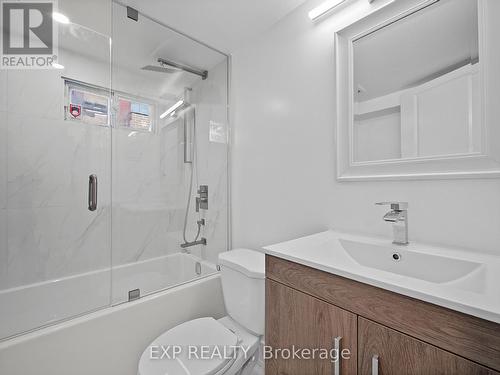 11 Webster Drive, Aurora, ON - Indoor Photo Showing Bathroom