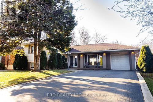 452 Southland Crescent, Oakville, ON - Outdoor With Facade