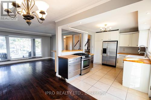 452 Southland Crescent, Oakville, ON - Indoor Photo Showing Kitchen