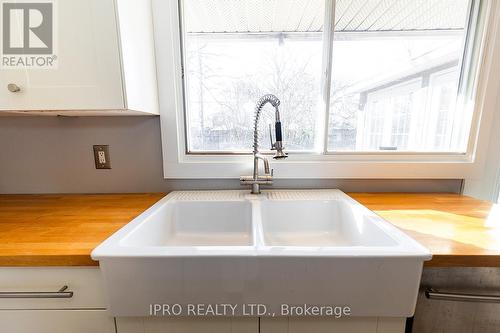 452 Southland Crescent, Oakville, ON - Indoor Photo Showing Kitchen With Double Sink