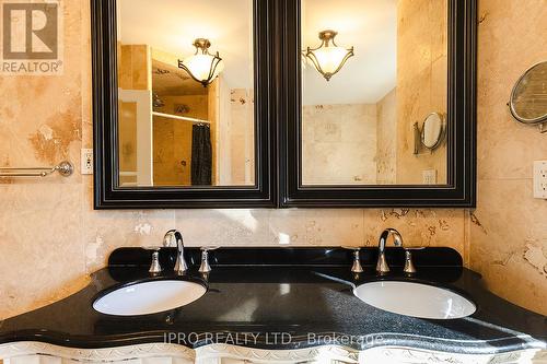 452 Southland Crescent, Oakville, ON - Indoor Photo Showing Bathroom