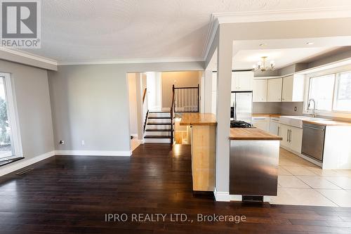 452 Southland Crescent, Oakville, ON - Indoor Photo Showing Kitchen