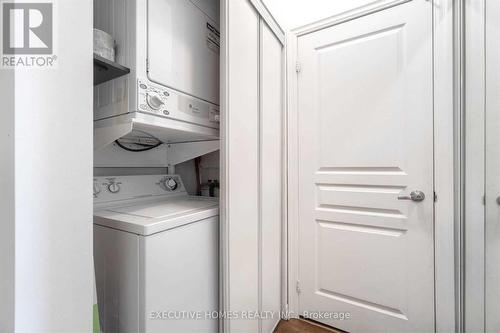 2108 - 220 Burnhamthorpe Road W, Mississauga, ON - Indoor Photo Showing Laundry Room