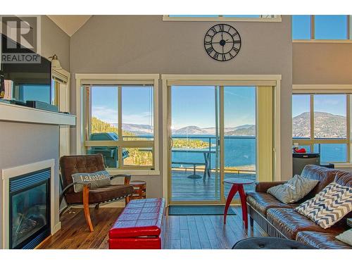 6804 Santiago Loop N Unit# 157, Kelowna, BC - Indoor Photo Showing Living Room With Fireplace